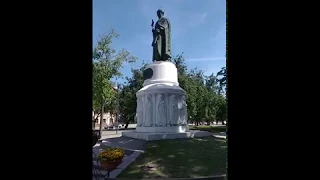 Княгине Ольге памятник в Пскове
