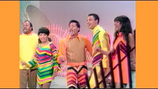 The 5th Dimension  • “Up Up And Away/California My Way” • 1967 [Reelin' In The Years Archive]