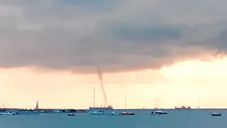 Смерч на Черном море в Геленджике