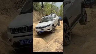 Jeep Compass performs off-road test #shorts #jeep