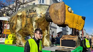 Rosenmontagszug 2023 Koblenz. Карнавал в Германии, парад. Стало бедно, сладостей нет.