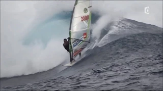 Robert Teriitehau in slow motion windsurf