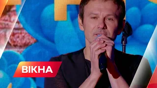 "Заспівайте пісню Обійми для мого коханого, якого не стало..." Вакарчук не стримав сліз на концерті