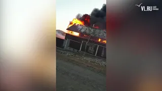 VL.ru - В Безверхово сгорела база отдыха "Бревенчатые домики"