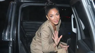 Nicole Scherzinger Begged For Selfies By The Paparazzi