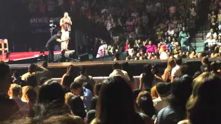 Romeo Santos Fan Steals The Show