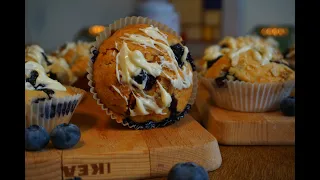 Witte chocolade muffins met blauwe bessen