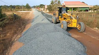 Step-by-step video Showing The Process Of Using Dump Trucks & Graders To Push Gravel & Build a Road