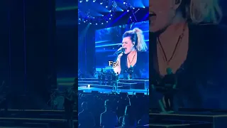 kelly clarkson attempting let me down high note in vegas residency #range #highnote #arianagrande