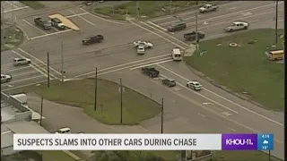 Police chase ends in crash with innocent drivers in southeast Houston