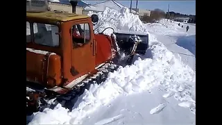 Мощные Бульдозеры Т-4, Т-170 пробивают сугробы! Powerful bulldozers break through snowdrifts