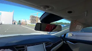 Парковка на Tesla Model S