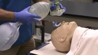 What are the uses of a resuscitator ？