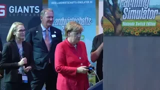 Wahlkampf 2017: Angela Merkel bei den Zockern, Martin Schulz in der Werkstatt