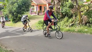 sepeda lipat gowes labil.. naik bingung turun bingung.. 😂