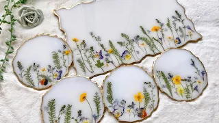 Casting Flowers in a White Resin Tray and Coaster Set