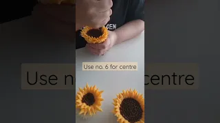 Piping tutorial. How to make sunflower cupcakes! #baking #buttercream #cupcakes #sunflower #hobby