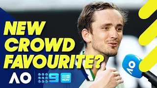Daniil Medvedev kisses and makes up with Melbourne Park crowd | Wide World of Sports