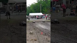 Xmaxx vs Xmaxx Battle of the beasts