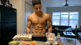 WHAT I EAT TO STAY SHREDDED YEAR ROUND // Full Day of Eating