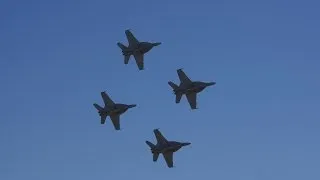 Multiple F/A-18F Super Hornets doing high speed flybys!