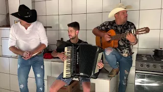 Deu um cheiro na vizinha - Gustavo Neves Sanfoneiro e Falcão & Vardel