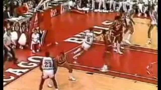 Hakeem Olajuwon 4 Blocks On Michael Jordan!