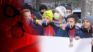 Кияни приголомшені суддівським безладом! У дітей знову намагаються забрати спорткомплекс