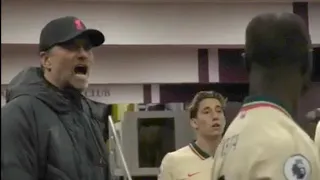 HELLOOO! 📢 Jurgen Klopp angry & calls all the LFC players on a high pitch • Villa Park tunnel