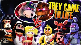 DRONE CATCHES CHUCK E CHEESE AND FREDDY FAZBEAR ANIMATRONICS ALIVE!! (CHUCK E VS FREDDY)