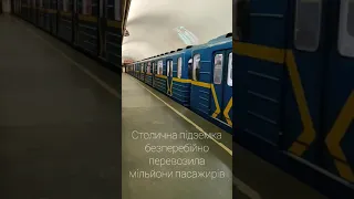 У Києві закрили всі станції метро. Карантин березень-квітень 2020. Останні кадри роботи підземки