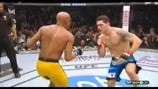 ANDERSON SILVA BREAKS HIS LEG AND LOSES TO WEIDMAN