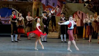 Elizaveta Kokoreva and Igor Tsvirko in ballet Don Quixote