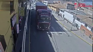 Не все знают что у грузовиков есть слепая зона