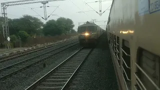 14314/Bareilly - Mumbai LTT Weekly Express in Night And Morning Back to Back Overtakes.