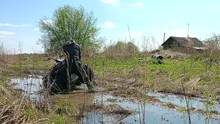 не удачная поездка на квадроцикле по грязи