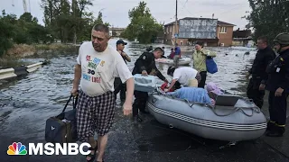 Thousands evacuate Kherson after major dam destroyed