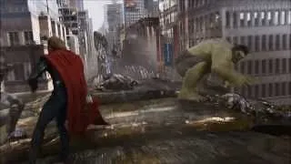 Hulk verprügelt 2 Götter in The Avengers!!!