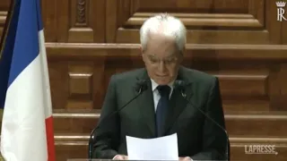 Mattarella alla Sorbona comincia il suo discorso in francese