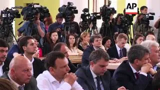 Newly elected Kiev mayor Vitali Klitschko presides over first council meeting