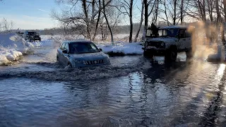 SUZUKI VITARA рубятся с другими кроссоверами на бездорожье в снежном поле и лесу, в броде и подъёме