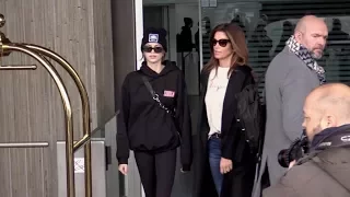 EXCLUSIVE : Cindy Crawford and daughter Kaia Gerber arriving at Paris airport