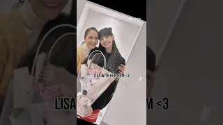 Lisa with her mom❤️ (her mom is so beautiful) #lisa #blackpink