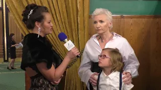 Диана Арбенина на премии "mama_award“   -Зачем человеку мама?