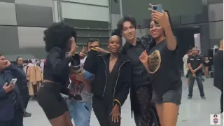 Димаш Дубай- Какая ты высокая! И - Почему здесь? Dimash Dubai - How tall you are! And - Why here?