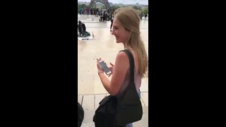 Man Surprises Girlfriend With Marriage Proposal at Eiffel Tower in Paris - 1055574