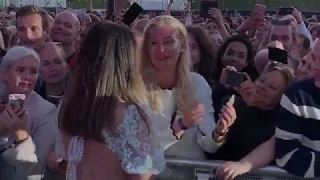 Lana Del Rey - Blue Jeans. Tinderbox fest. Lana took selfie with fans😍 @ Odense, Denmark, 27.06.19