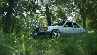 Mercedes Benz W124 retro stance 4K