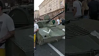 Уничтоженная в Украине военная техника российской армии. Крещатик, Киев, август 2022, бтр, панцирь.