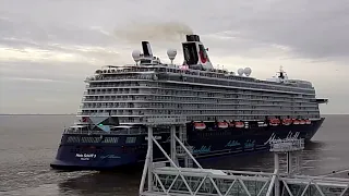 Mein Schiff 3 verlässt Bremerhaven und nimmt Kurs auf Alesund (Norwegen)